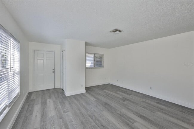 Building Photo - 11507 Valencia Dr