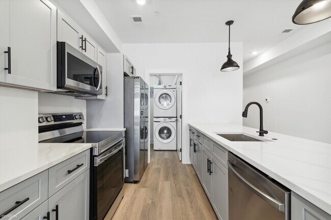 Foto del edificio - 5 br, 3 bath Triplex - 1834 N 18th St Unit C
