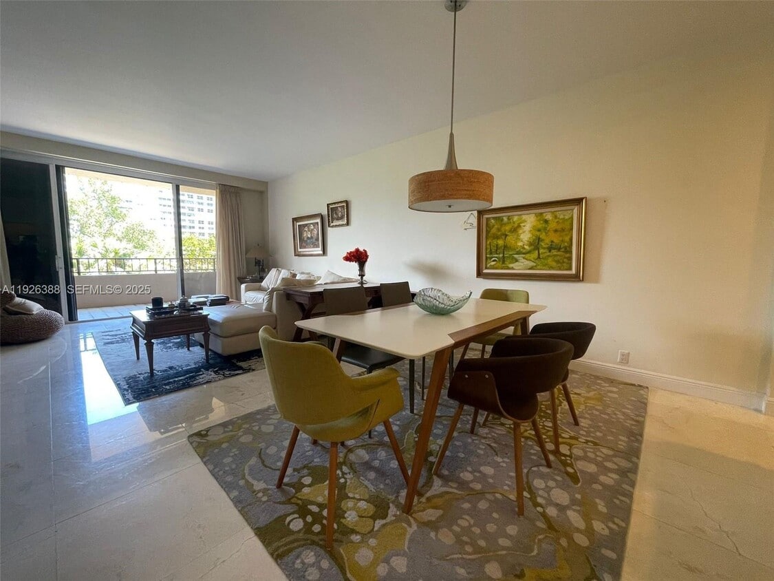 Foto principal - 251 Crandon Blvd