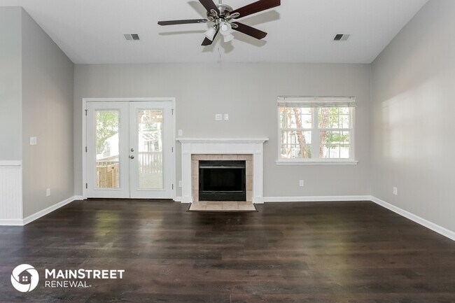 Building Photo - 6912 Daerwood Pl