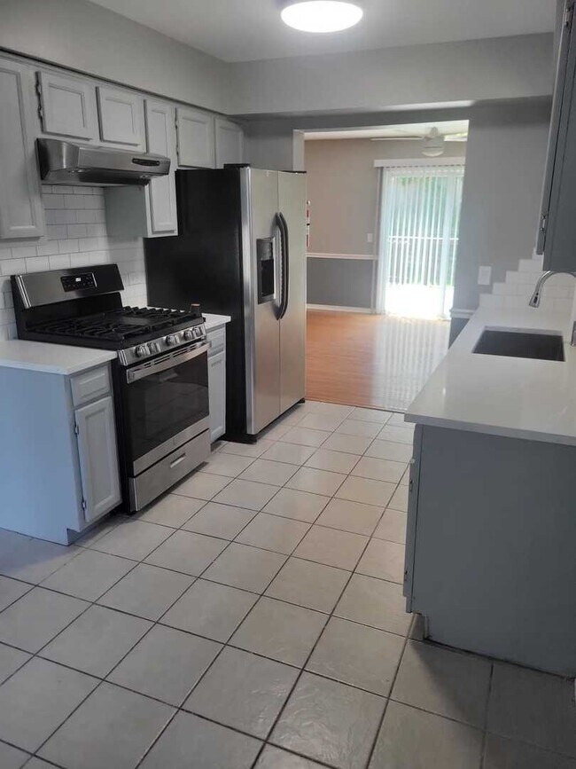 Foto del edificio - 5229 Acacia Ct
