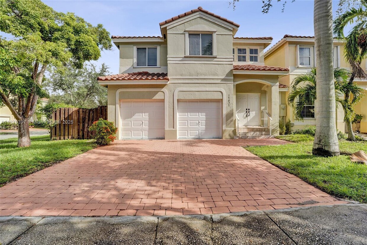 Primary Photo - 17037 SW 39th St