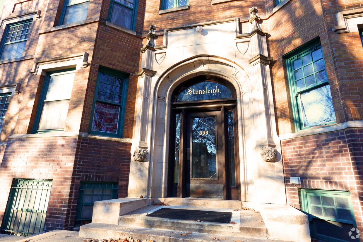 Building Photo - 668 19th St
