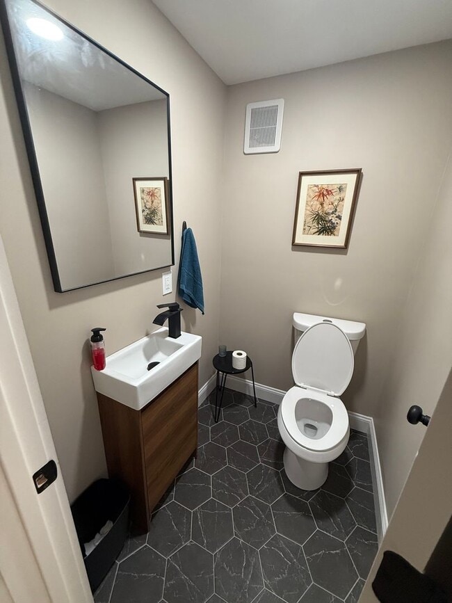 Foto del edificio - Available Newly Renovated 2 Bedroom and 1....