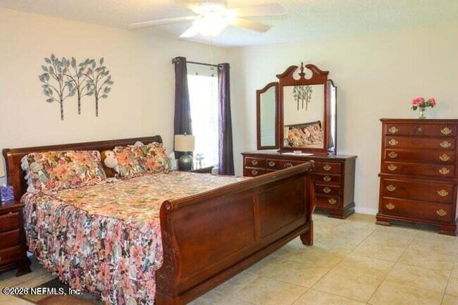 Foto del edificio - 2114 Forest Gate Dr E