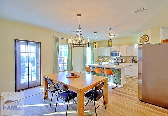 Foto del edificio - 980 Turpentine Trl