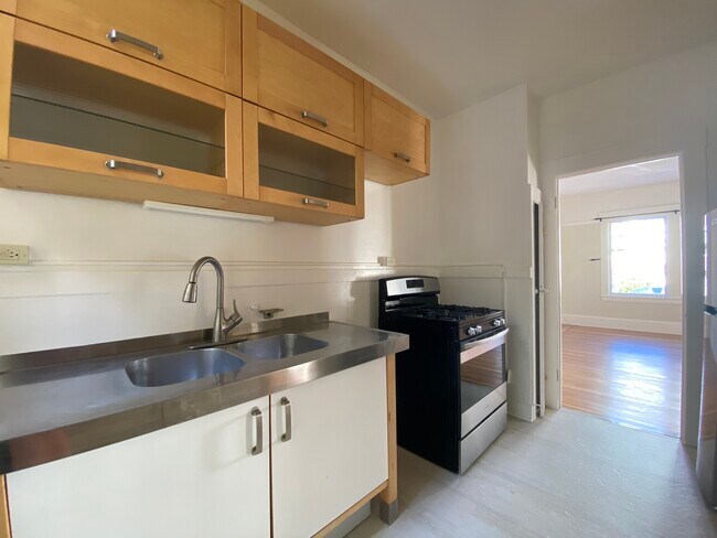 Building Photo - 202 Kirkham St