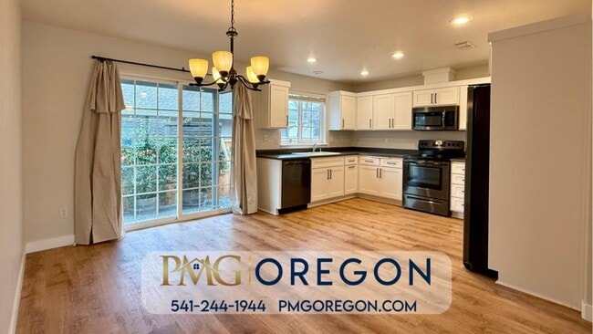 Foto del edificio - 608 SE Liberty Dr