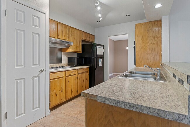 Foto del edificio - 3131 Fallen Leaf Ln