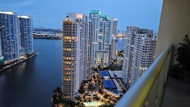 Building Photo - 495 Brickell Ave