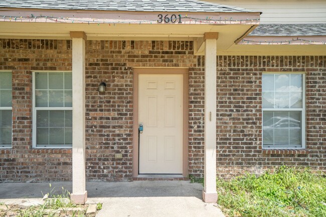 Building Photo - Jewel St- Duplex