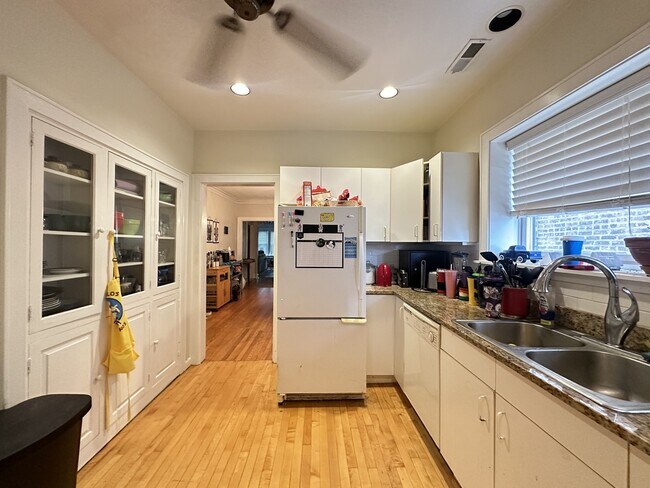Foto del edificio - 2619 W Greenleaf Ave