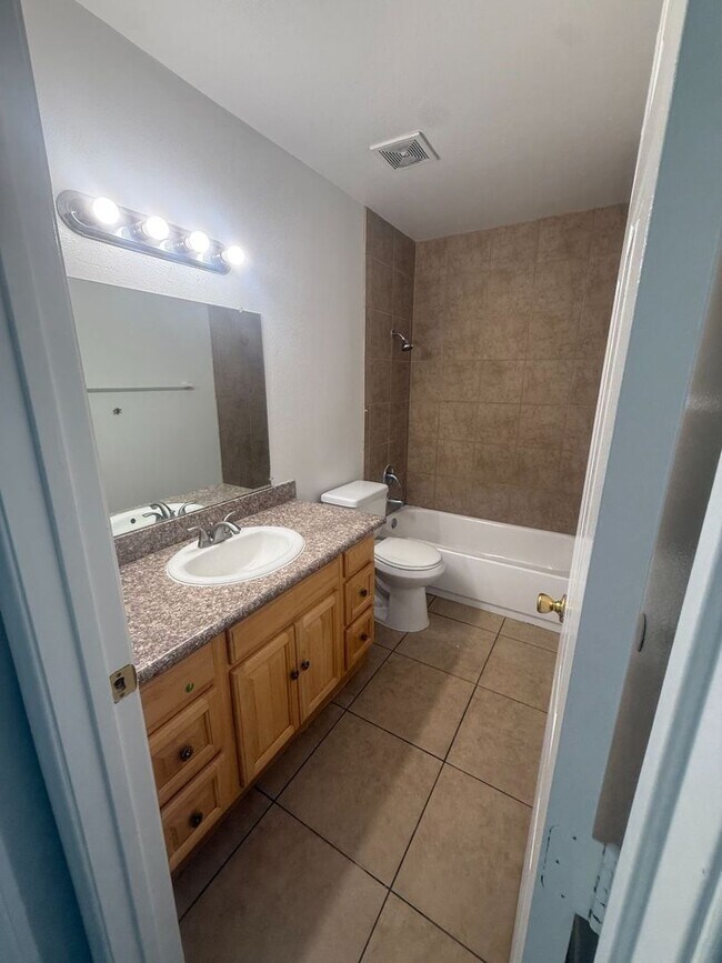 Foto del edificio - ONTARIO 1 BEDROOM APARTMENT