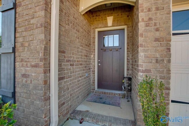 Building Photo - 7206 Lathan Dr SE