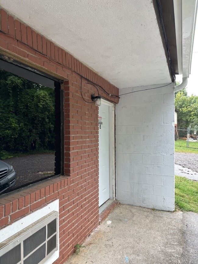 Building Photo - 1215 Shields Ferry Rd