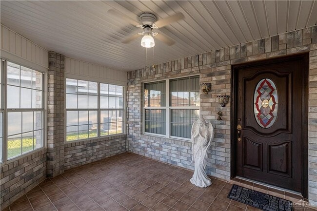 Foto del edificio - 2213 Lake View Dr