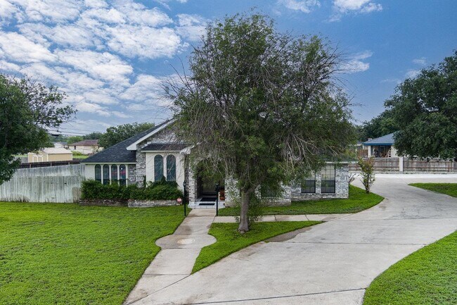 Building Photo - 227 Foster Cir