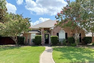 Building Photo - 10711 Sweet Water Dr