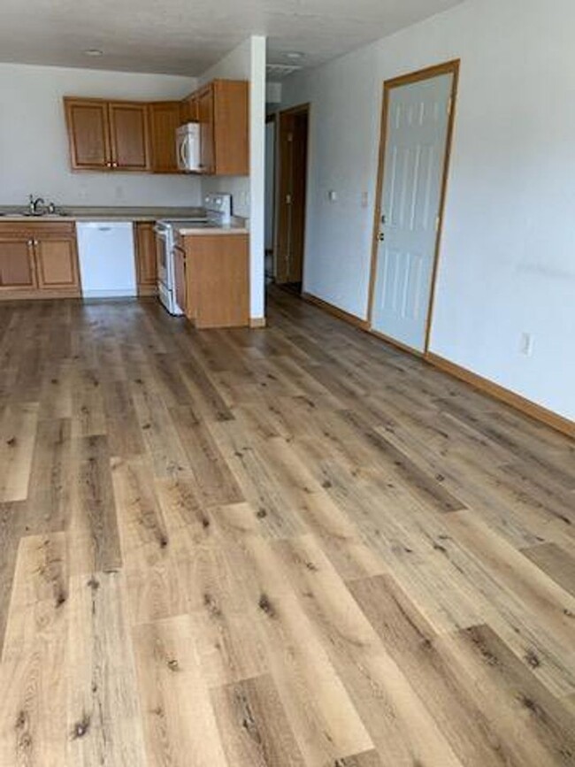Building Photo - Tama Iowa Duplex