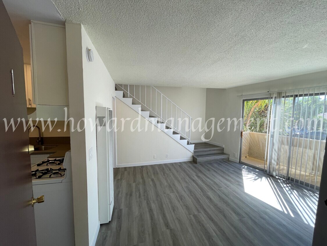 Primary Photo - 4250 Lindblade Dr