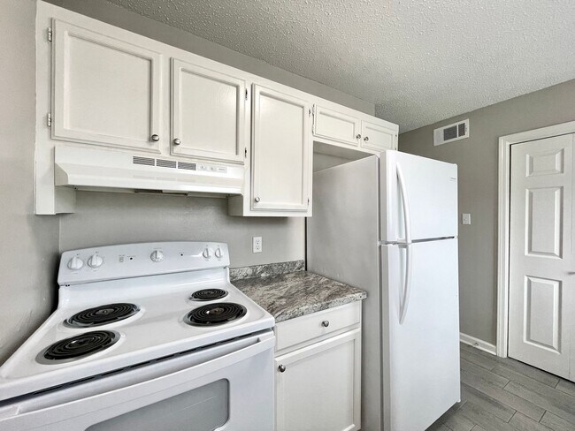 Foto del edificio - TOWNHOME 2BR MOVE IN READY! $995