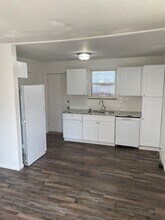 Building Photo - 638 E Jenkins Ave