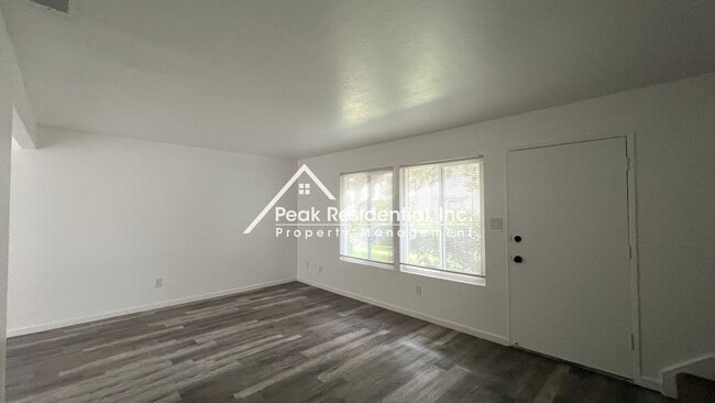 Building Photo - Wonderful 3bd/1.5ba Townhouse!
