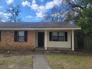 Primary Photo - 205 Flores Ln