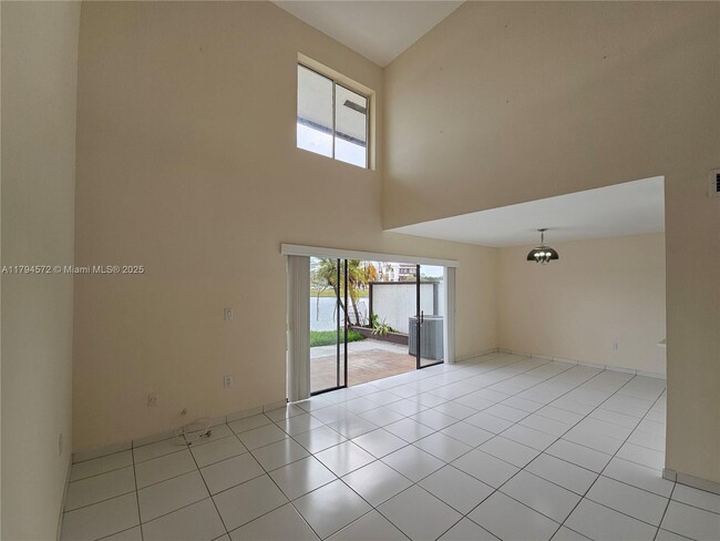 Foto del edificio - 1341 SW 124th Ct