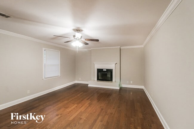 Building Photo - 1252 La Mesa Dr