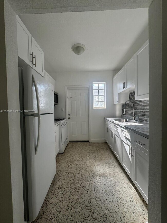 Foto del edificio - 735 83rd St