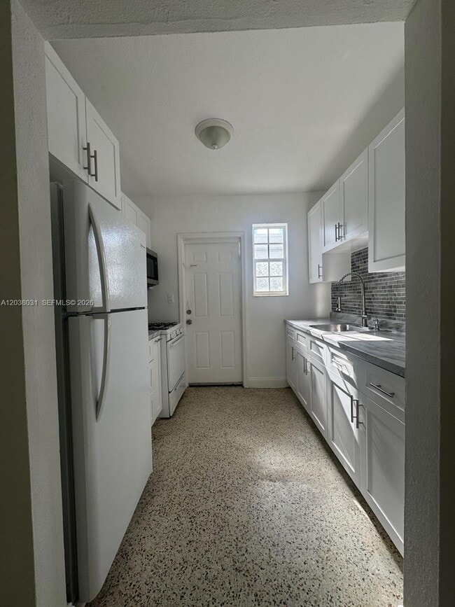 Building Photo - 735 83rd St