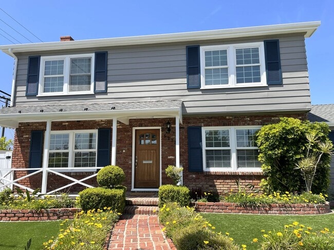Charming updated 3-bedroom home with a/c near Victor Park - Charming updated 3-bedroom home with a/c near Victor Park