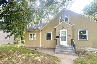 Building Photo - 3940 3rd St NE