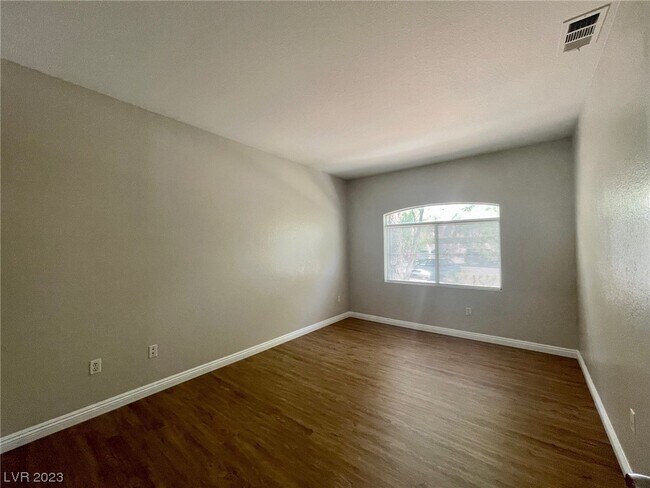 Foto del edificio - 5415 W Harmon Ave