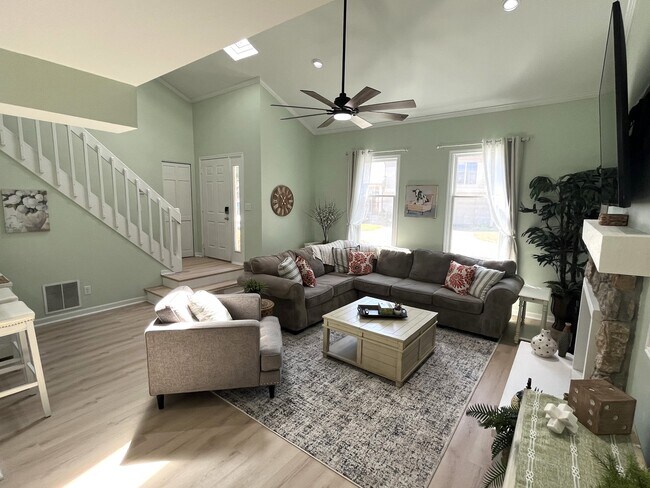 Foto del edificio - 6220 Crofton Dr
