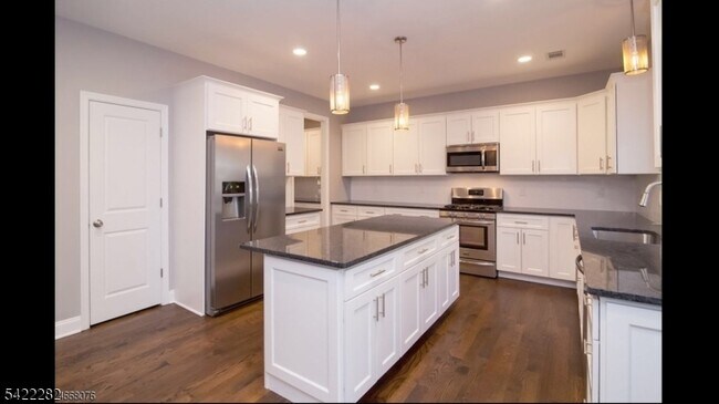 Foto del edificio - 227 E McClellan Ave