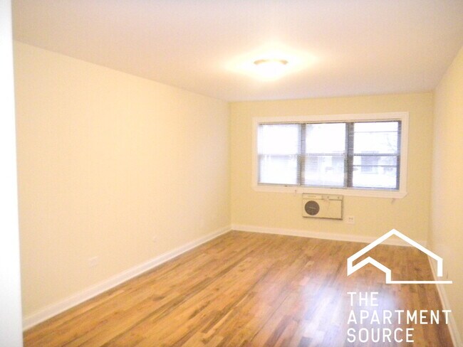 Foto del edificio - 696 Elm Pl