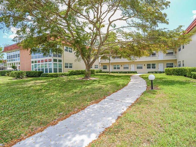 Foto del edificio - 41 Woodland Dr
