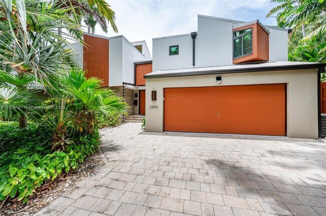 Building Photo - 3400 Poinciana Ave