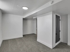 Building Photo - 608 S University Rd