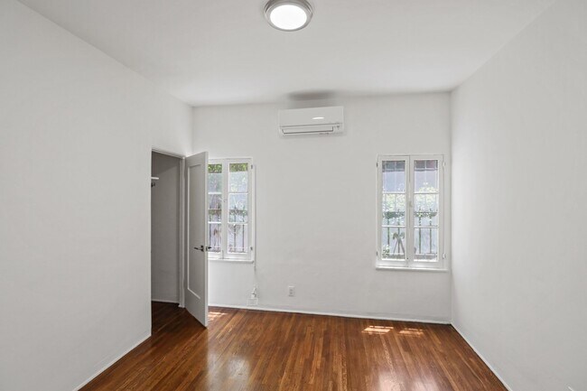 Foto del edificio - 8433 Blackburn Ave