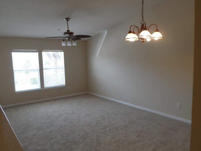 Foto del edificio - Special $1495 Windsor Falls 2 bedroom Cond...
