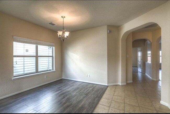 Building Photo - 29610 Legends Glen Dr