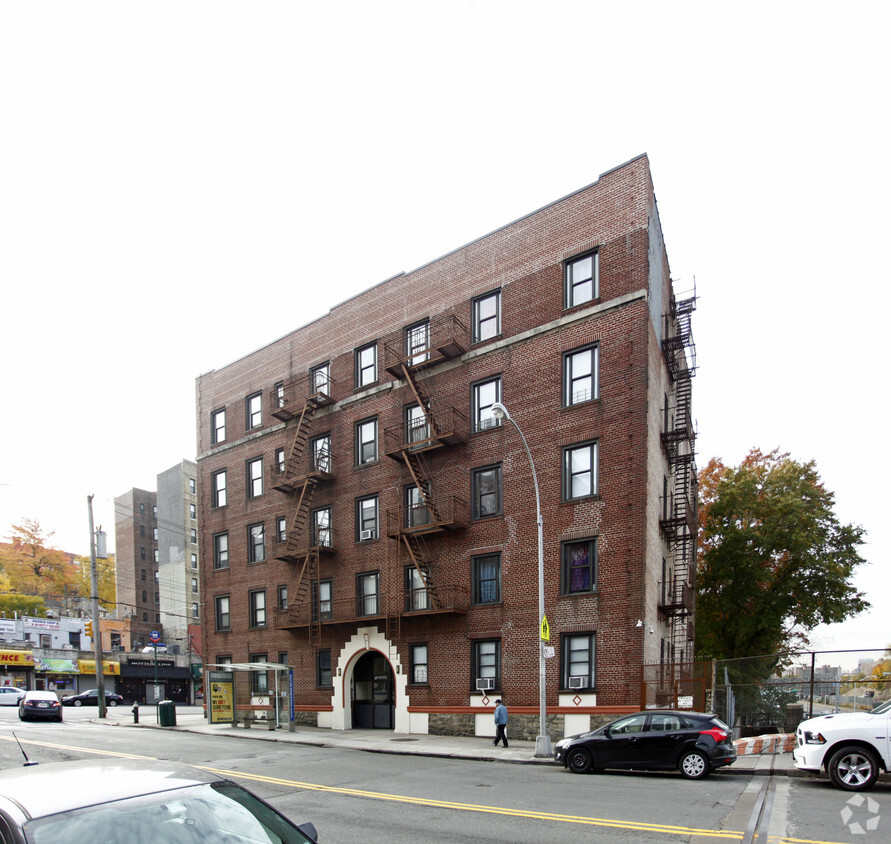 Building Photo - 140 W 238th St