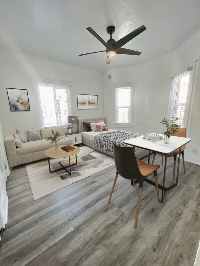 Interior Photo - 906 Pacific Ave