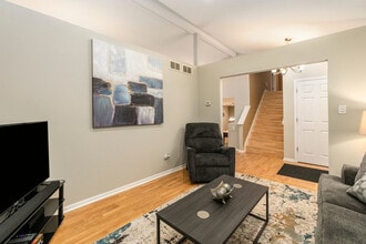 Building Photo - 1201-1203-1203 Johnston Dr