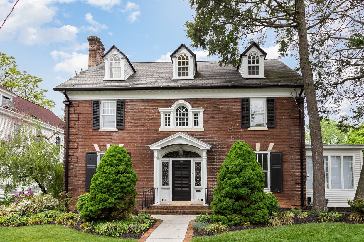 Primary Photo - 4 Bedroom Home in Carlisle PA