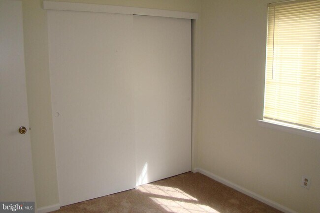 Building Photo - 39 Brookside Ct