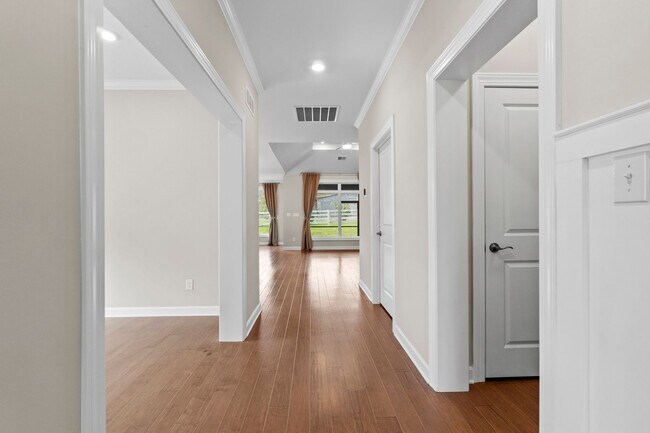 Building Photo - Luxury Rental in Twin Lakes!